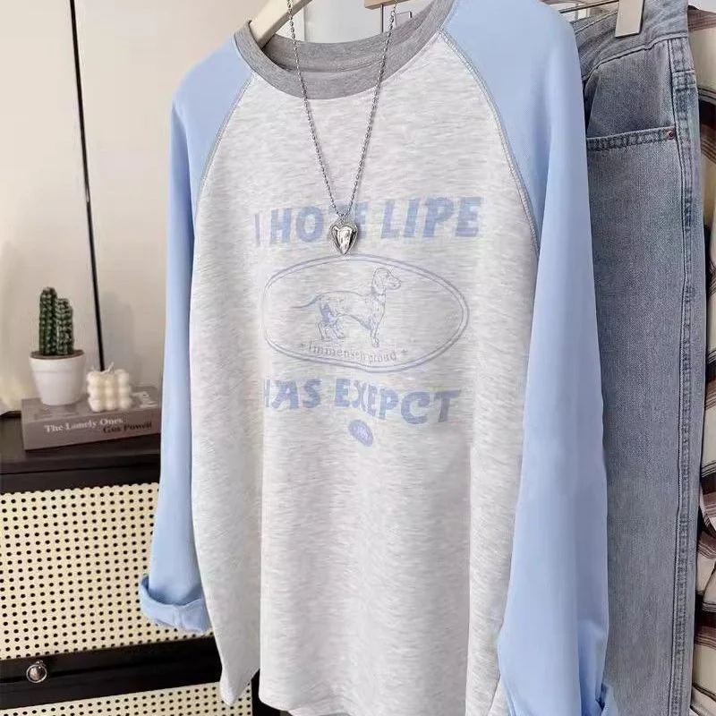 

Женский свободный и универсальный пуловер контрастного цвета с заниженными плечами и круглым вырезом, модная футболка с длинными рукавами и надписью, топ