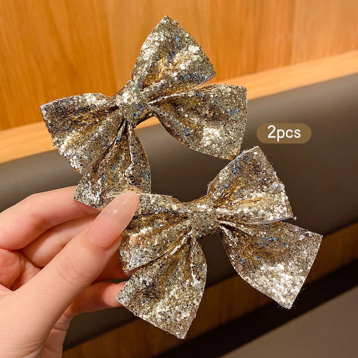 2 gold bow hair clips, fashionable, sweet and cute, suitable for daily use as hair accessories