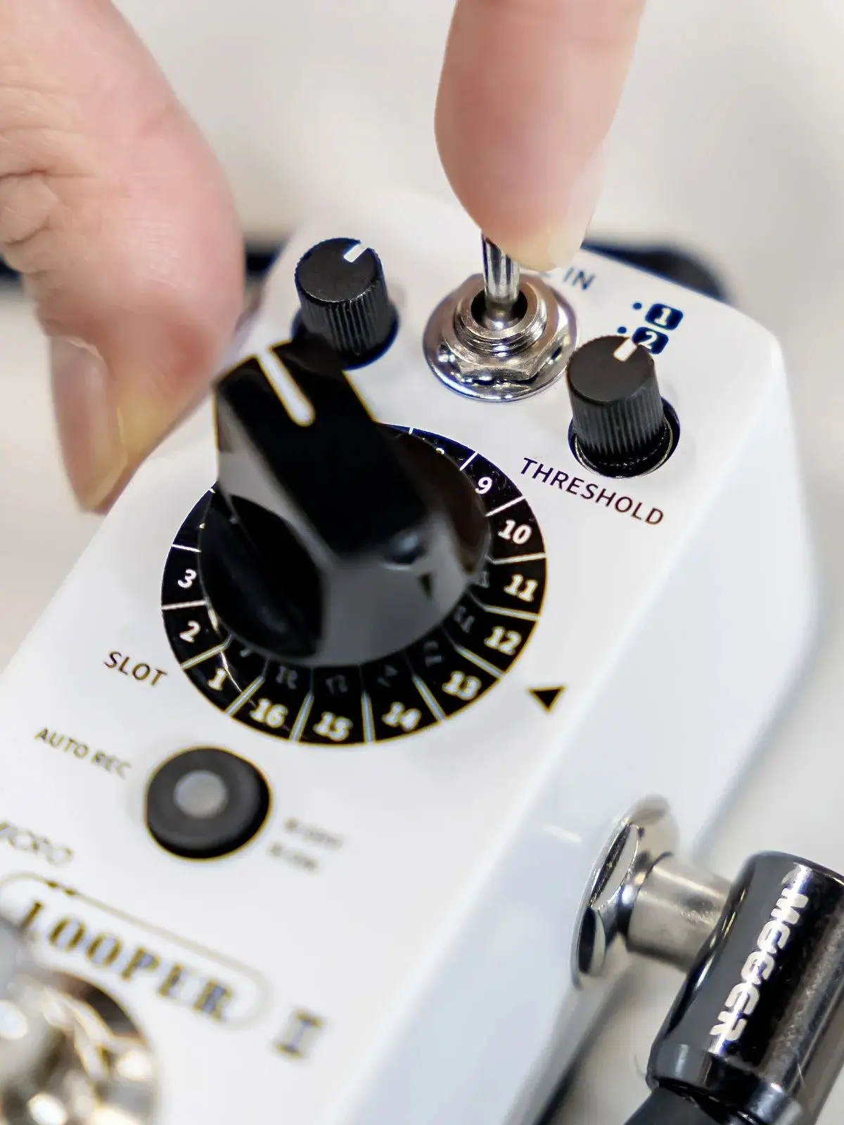 MOOER Micro Looper II Guitar Loop Pedal With 480 Minutes Recording, AUTO REC Function, 3 Saving Banks and 16 Slots Per Bank