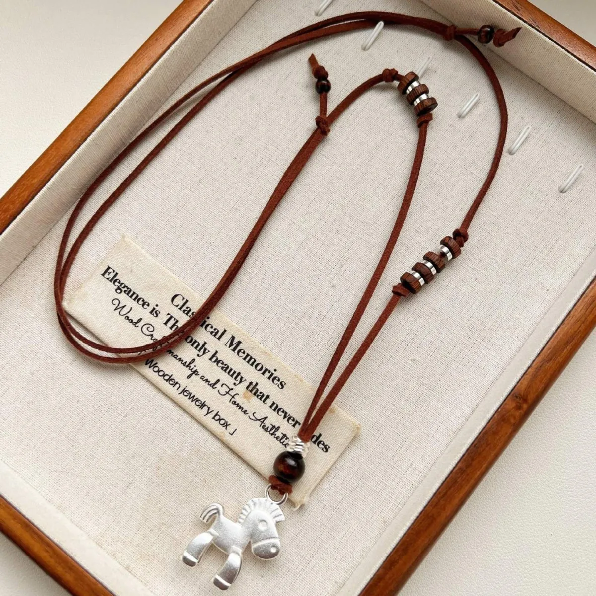 High-end pony pendant necklace, fashionable and versatile, light luxury drawstring necklace