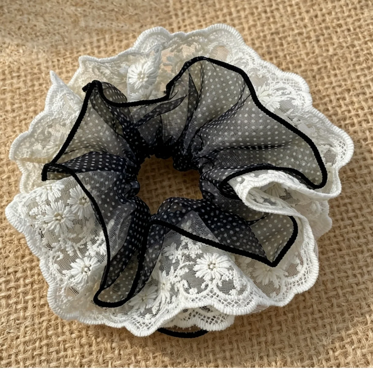 1 Stück Schwarz-Weiß Gepunkteter Spitzen-Scrunchie, Eleganter Blumen-Stickerei-Netz-Haargummi Damen-Haaraccessoires