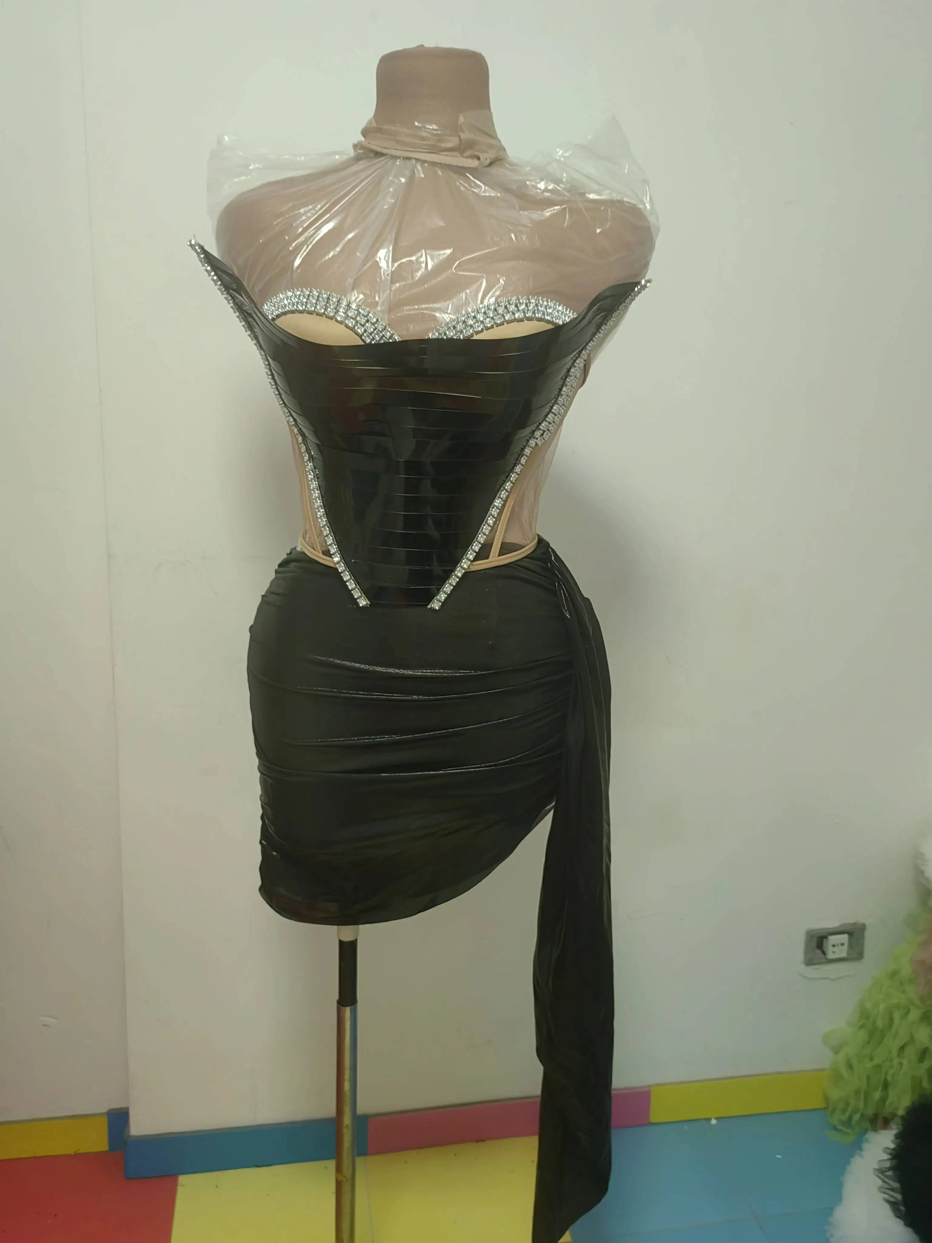 

2024 Sparkly Gold Sexy Top Two Pieces Short Skirt Set Women Celebrate Party Nightclub Performance Dancer Show Stage Outfit