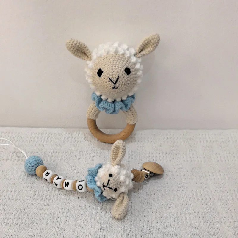Anel educacional para recém-nascidos, brinquedo de dentição, desenho animado, cordeiro, ovelha, anel de madeira, chocalho, brinquedo de lã de crochê, toalha de corrente de chupeta personalizada