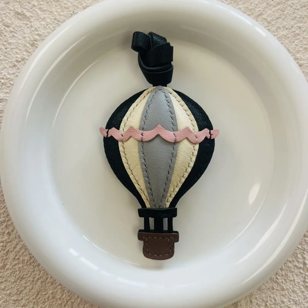 Handmade Leather Cute Hot Air Balloon Bag Pendant Car Key Chain Pendant Ornament Cute Decorative Gift in Car