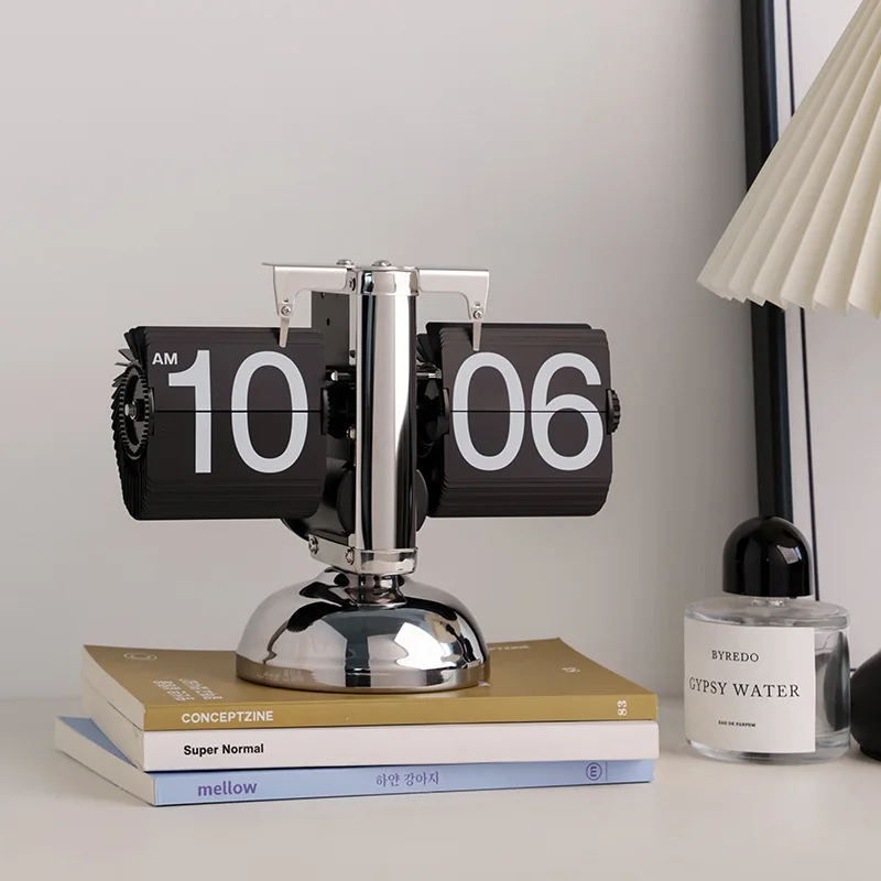 Modern light luxury high sense automatic page turning clock desktop ornament creative living room decoration pendulum desktop
