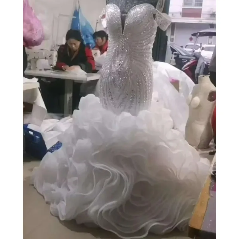 Customized  Sweetheart Shinny Crystals Beads Wedding Dress Vestido De Casamento Long Sleeves Multi-Layered Ruffles Bridal Gowns