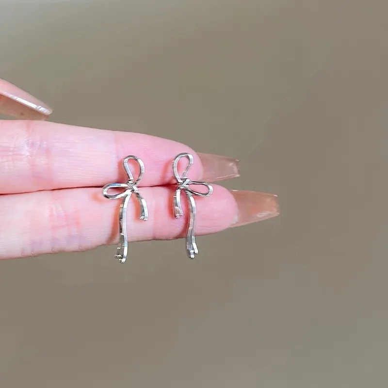 Sweet and simple streamer bow stud earrings niche design fashionable small diamond earrings Korean version of the new earrings w