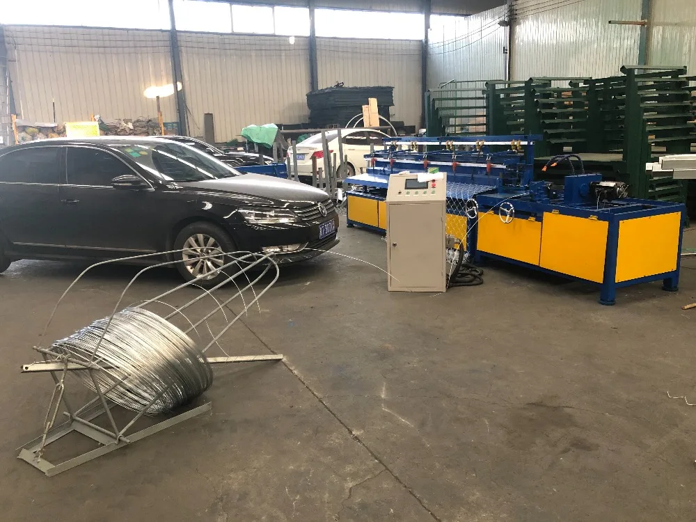 Small Manual Operated Diamond Mesh Semi Automatic Chain Link Fence Making Machine Cheap Price