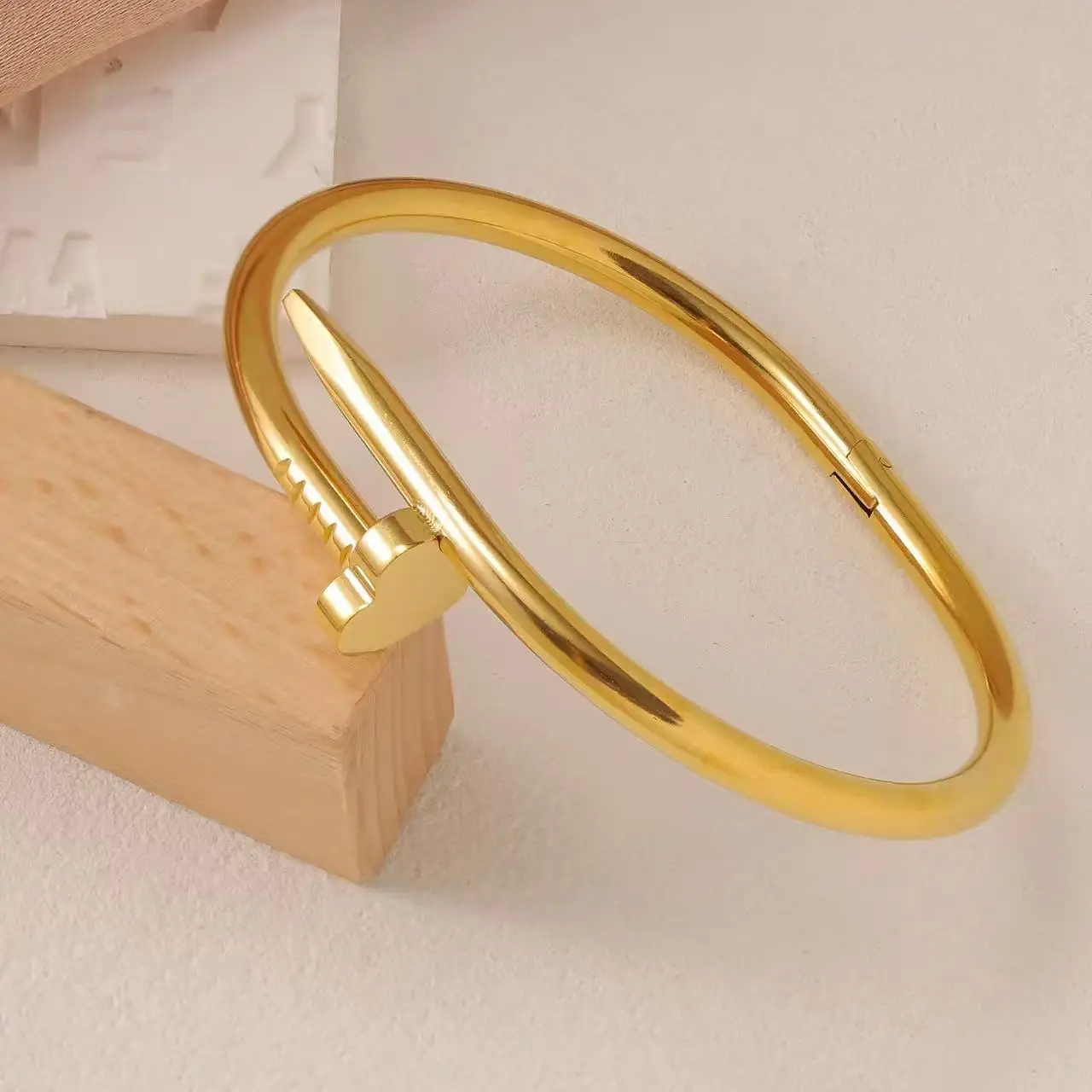 Fashionable Titanium Steel 18K Gold Nail Handmade Clover Roman Number Peach Heart Bracelet for Women