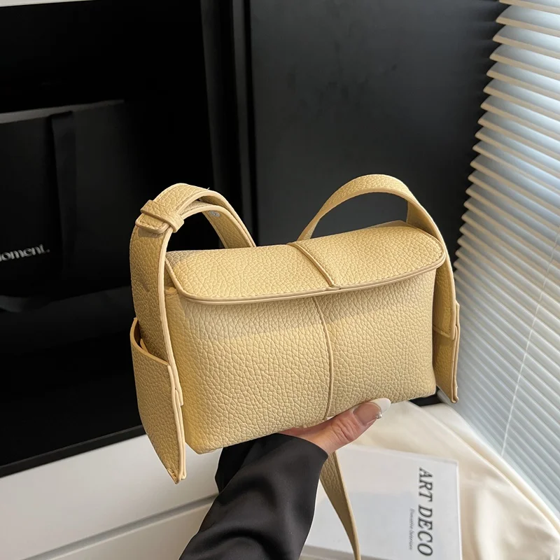 

2025 Новые простые модные высококачественные универсальные квадратные сумки на плечо из искусственной кожи, однотонные сумки через плечо с застежкой, роскошные свежие сумки через плечо для женщин