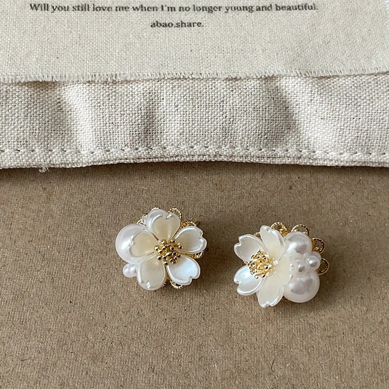 Minar 2025 New Arrival White Shell Simulated Pearl Flowers Dangle Earrings for Women Real Gold Plated Copper Wedding Jewelry