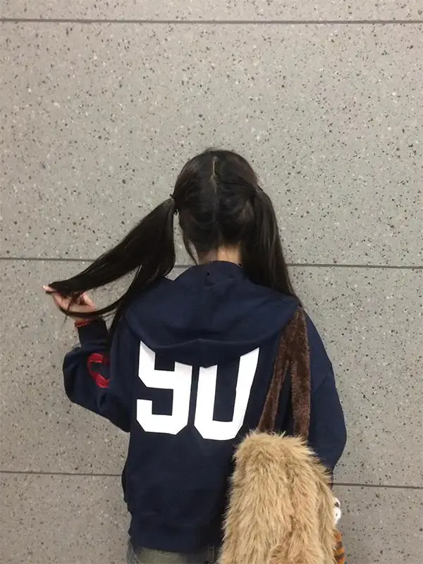 سترة نسائية كبيرة الحجم مبطنة بالصوف على الطراز الأمريكي القديم سترة نسائية فضفاضة على طراز الخريف والشتاء سترة بقلنسوة سميكة