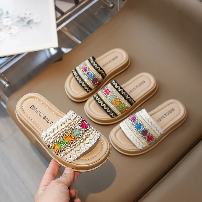 

2024 Summer New Children Slippers for Girls Princess Style Outwear Korean Fashion and Comfortable Soft Thick Sole Beach Shoes