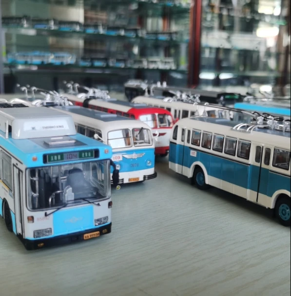 

Diecast 1:64 Scale Beijing Public Transport Jingyi New Stock Car Model Collectible Toy Gift Souvenir Display Ornament