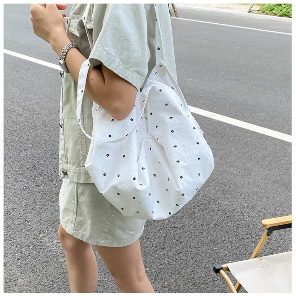 Casual Soft Canvas Tote Bag Lightweight Polka Dot Pattern Canvas Hobo Handbag Large Capacity Open Top Style Pleated Shopping Bag