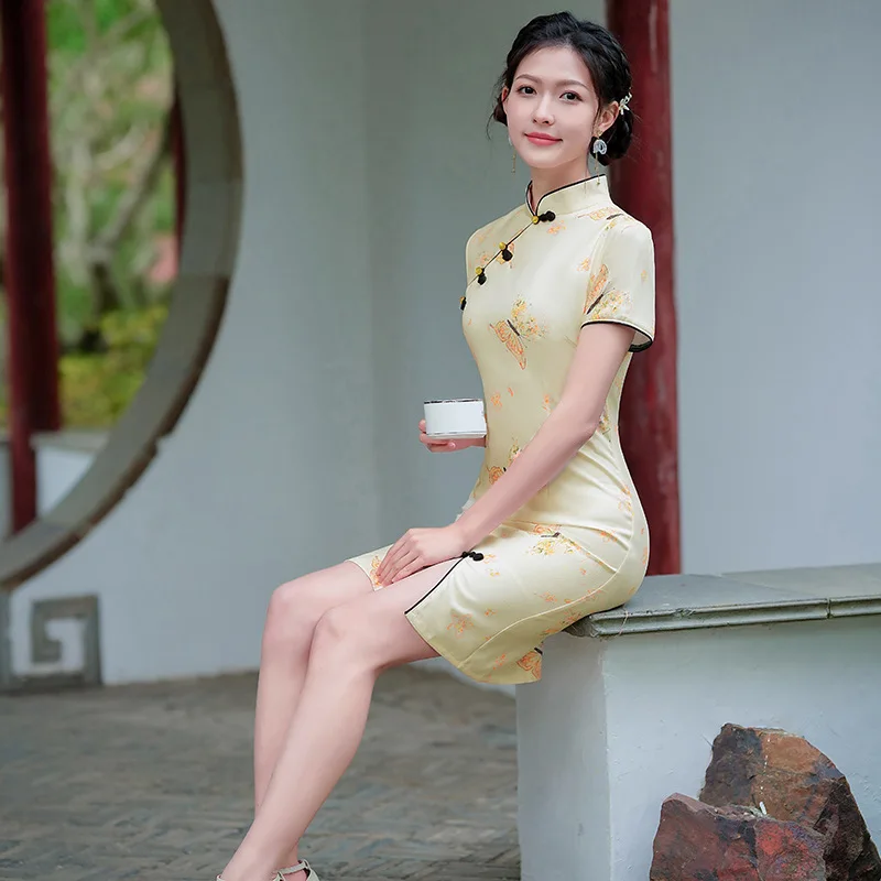 2023 Spring Short Elegant Daily Apricot Cheongsam Young Girls Photograph Improved Chinese Style Evening Qipao Dress for Women