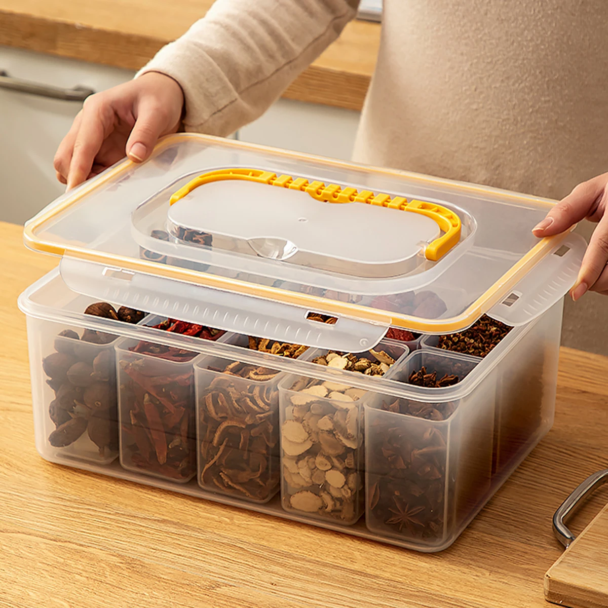 WORTHBUY Large Capacity Divided Storage Box With Lid Portable Organizer Box For Spice Transparent Fresh-Keeping Box With Handle