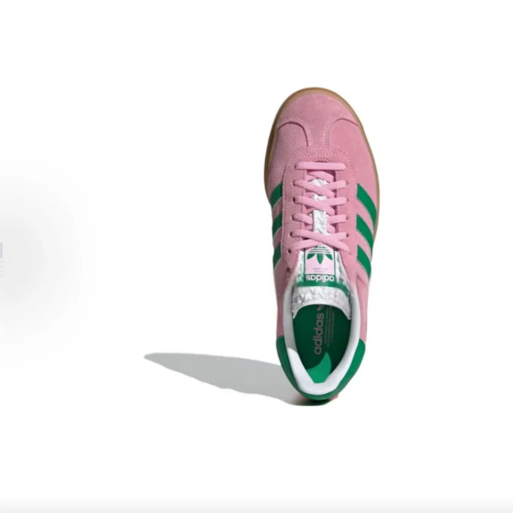 حذاء رياضي Adidas Originals GAZELLE BOLD مريح ومتين للنساء باللون الوردي IE0420