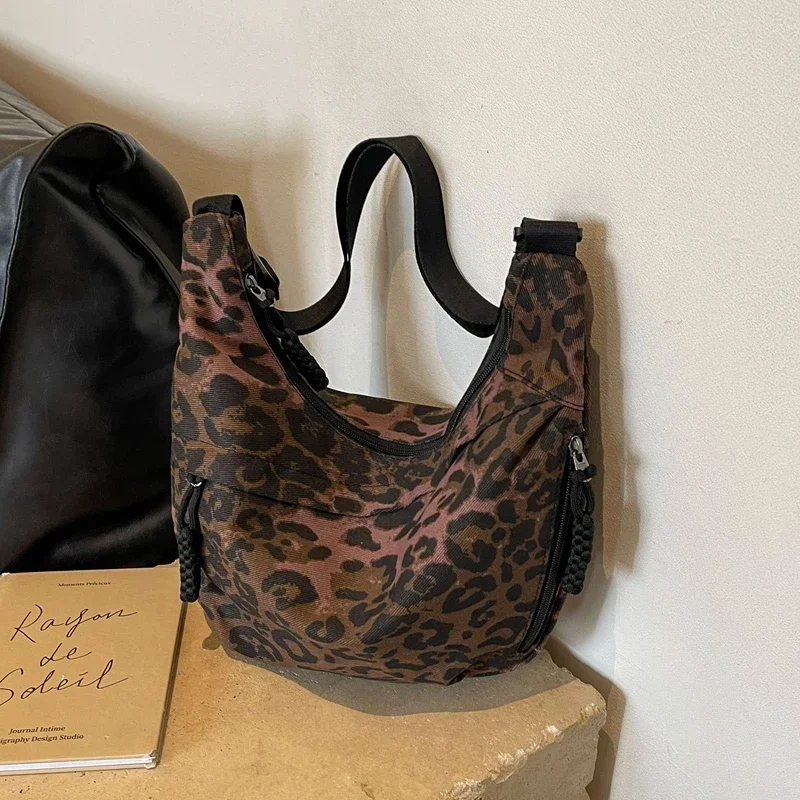 Bolsas de ombro simples grande capacidade para mulheres, bolsas crossbody, linha versátil para costura, padrão leopardo, alta qualidade, 2024