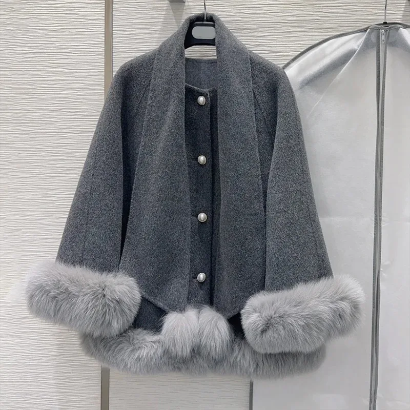 

High-quality women's wool coat, scarf cape with a sophisticated touch and double-sided cashmere for autumn winter 2582809