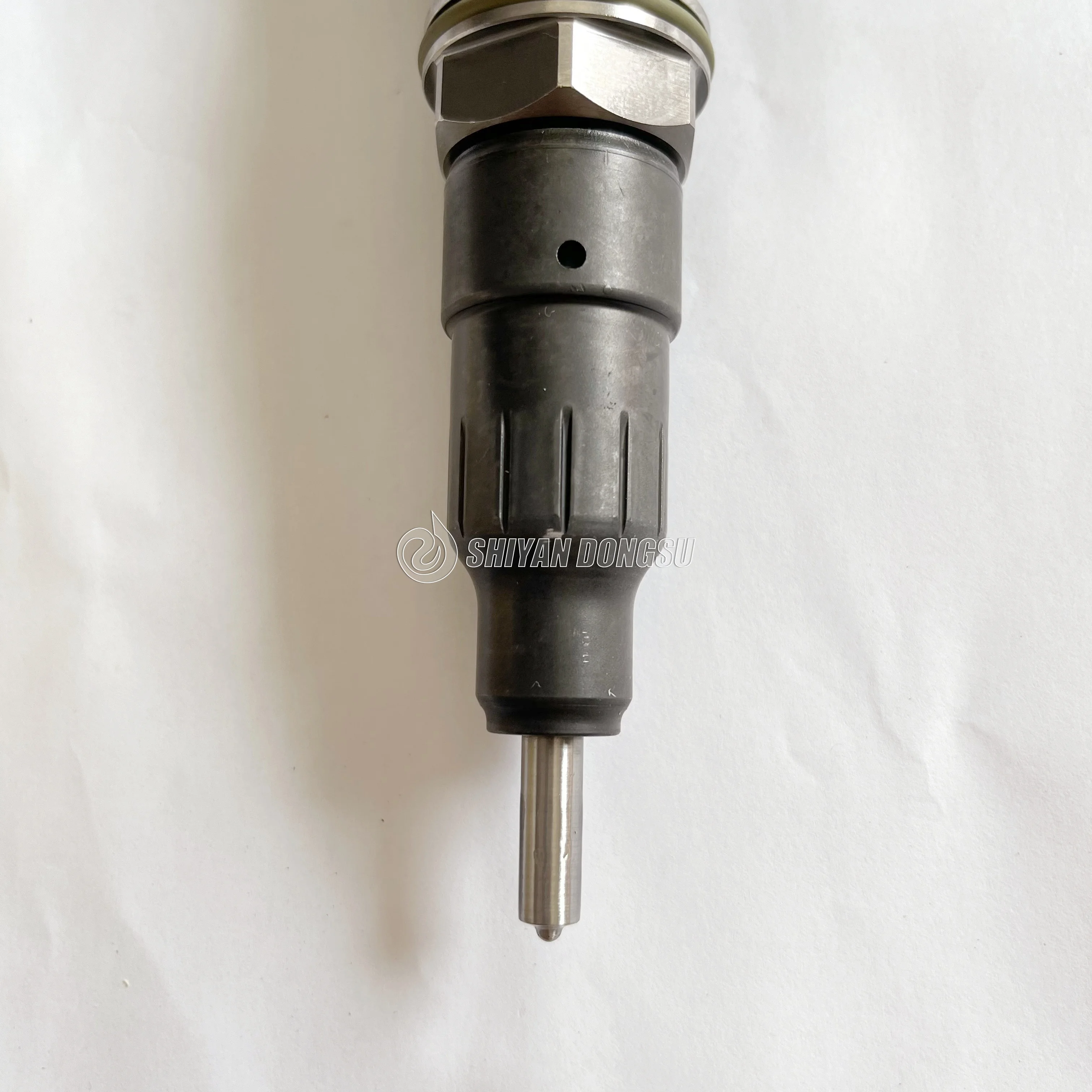 High Quality Diesel Engine Part A4720700887 Fuel Injector 0445120207 0445120104