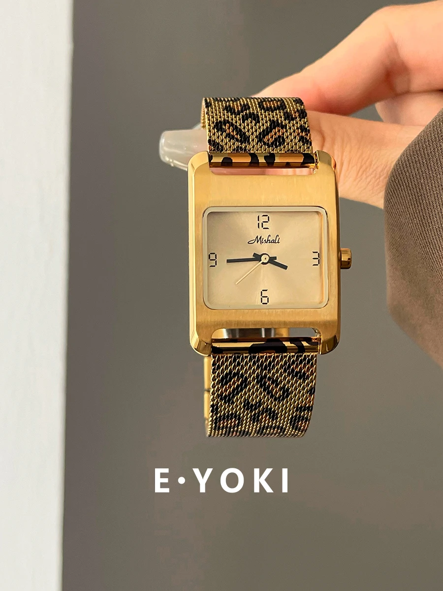 Women'S LuxuryQuartz WatchWith Large Digital DialStainless Steel Leopard Print Mesh Strap, And Stainless Steel BandTrendy Watch.
