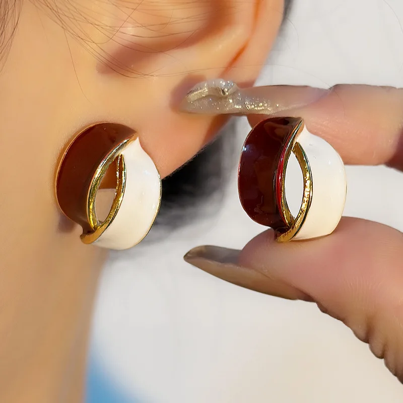Fashion Hollow Irregular Geometry Stud Earrings for Women Enamel Oil Metal Leaf C-Shape Earrings Elegant Party Korean Jewelry