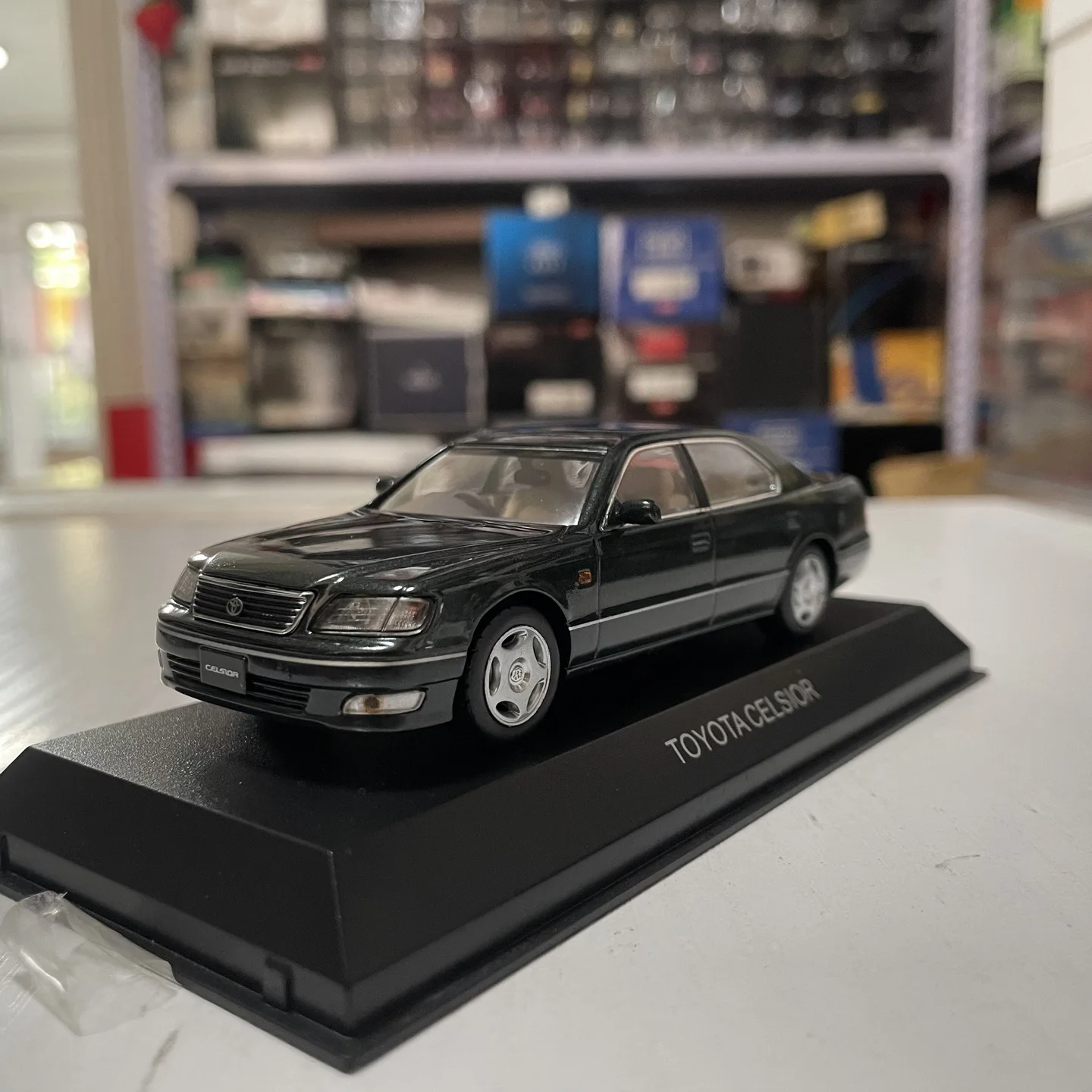 

KYOSHO 1:43 Scale Diecast Alloy TOYOTA CELSIOR UCF21 LS400 Toys Cars Model Classics Nostalgia Adult Gift Souvenir Static Display