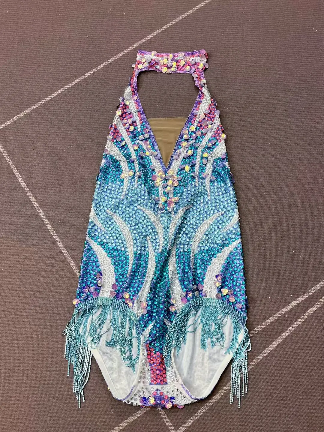 ชุดจั๊มสูทหรูหราสำหรับงานปาร์ตี้ตอนเย็นของผู้หญิง แบรนด์ Xingyueye ดีไซน์เซ็กซี่แบบคล้องคอ เปิดหลัง คอวี แต่งพู่ห้อย ประดับคริสตัล เหมาะสำหรับการแสดงในบาร์