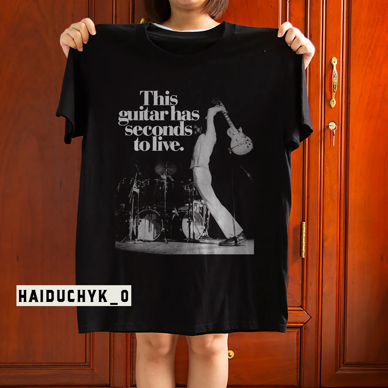 

The Who Pete Townshend this guitar has second to live Unisex Black T-shirt S-5XL