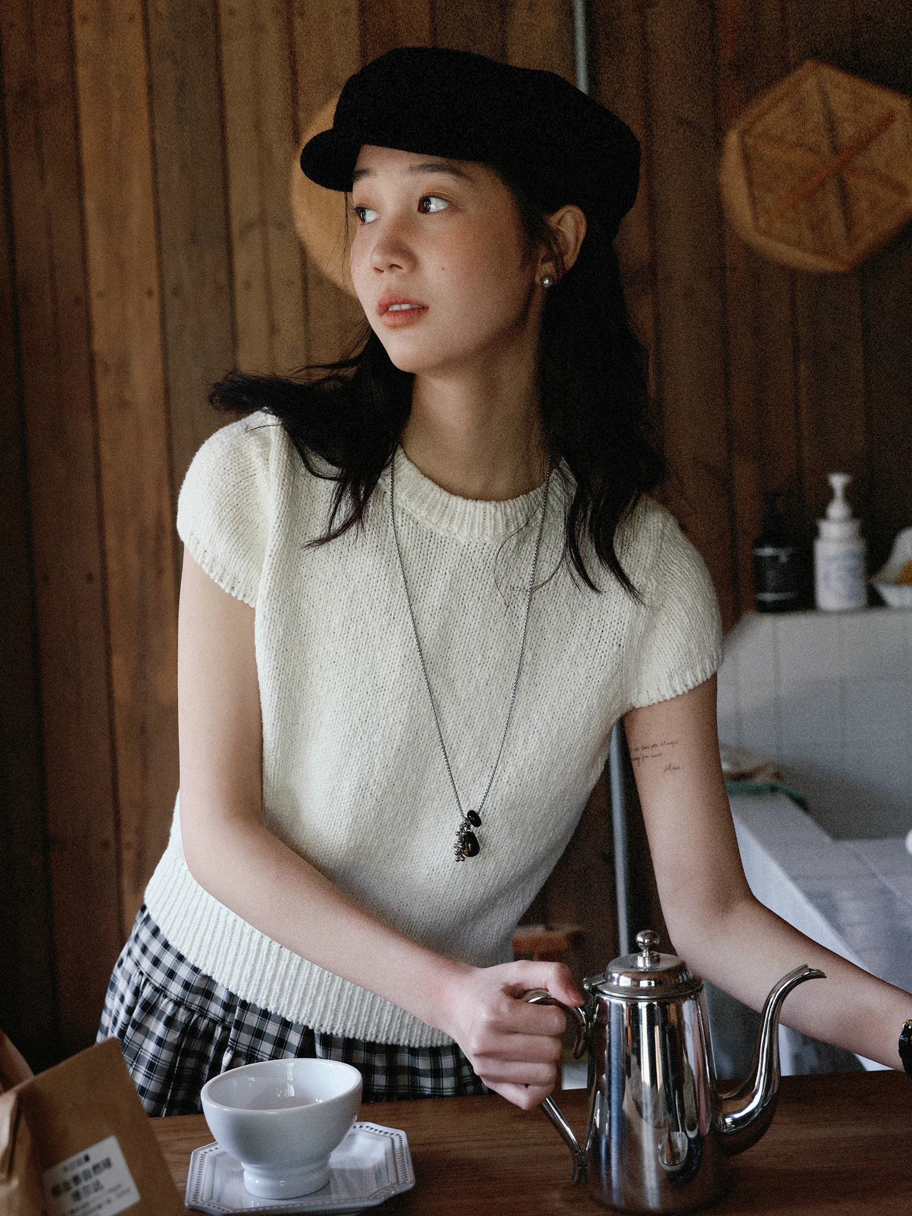 

Эффект похудения: женский топ из хлопковой пряжи MUNNS, вязаный, с коротким рукавом-фонариком, круглым вырезом, белый, прямого кроя, во французском стиле.