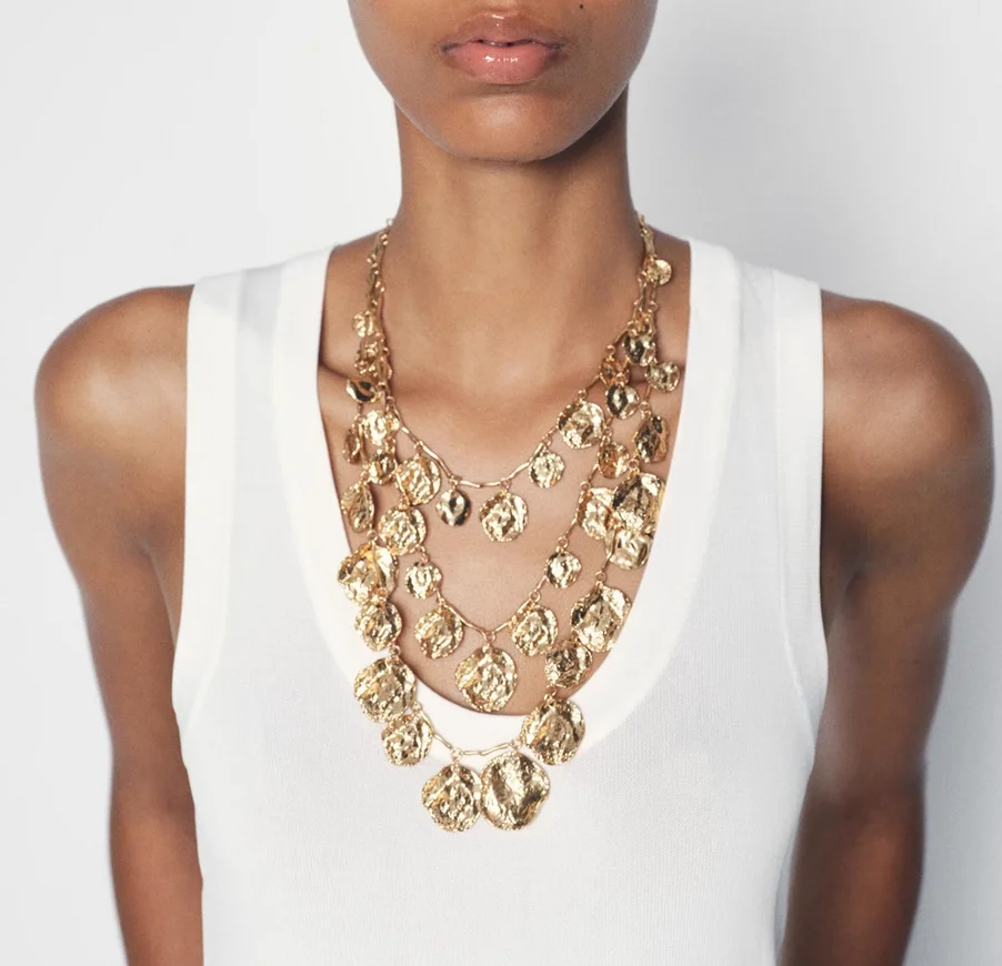 Europe and the United States big luxury design sense multilayer metal wafer exaggerated necklace.