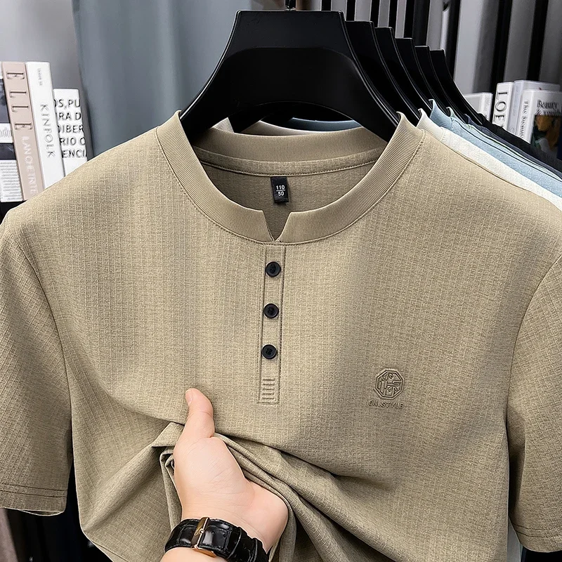 Men's Fashion Henley Neck T Shirt With Small Logo Soft Elastic Fabric For Casual And Business Use