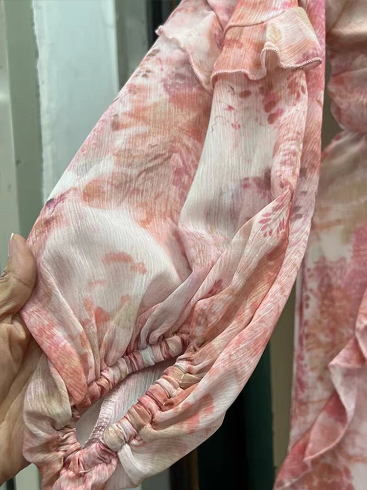 Abito da donna a pieghe in vita stretta con scollo a V stampato geometrico vintage primavera 2025, gonna gonfia ampia multistrato con bordo dell'orecchio nero