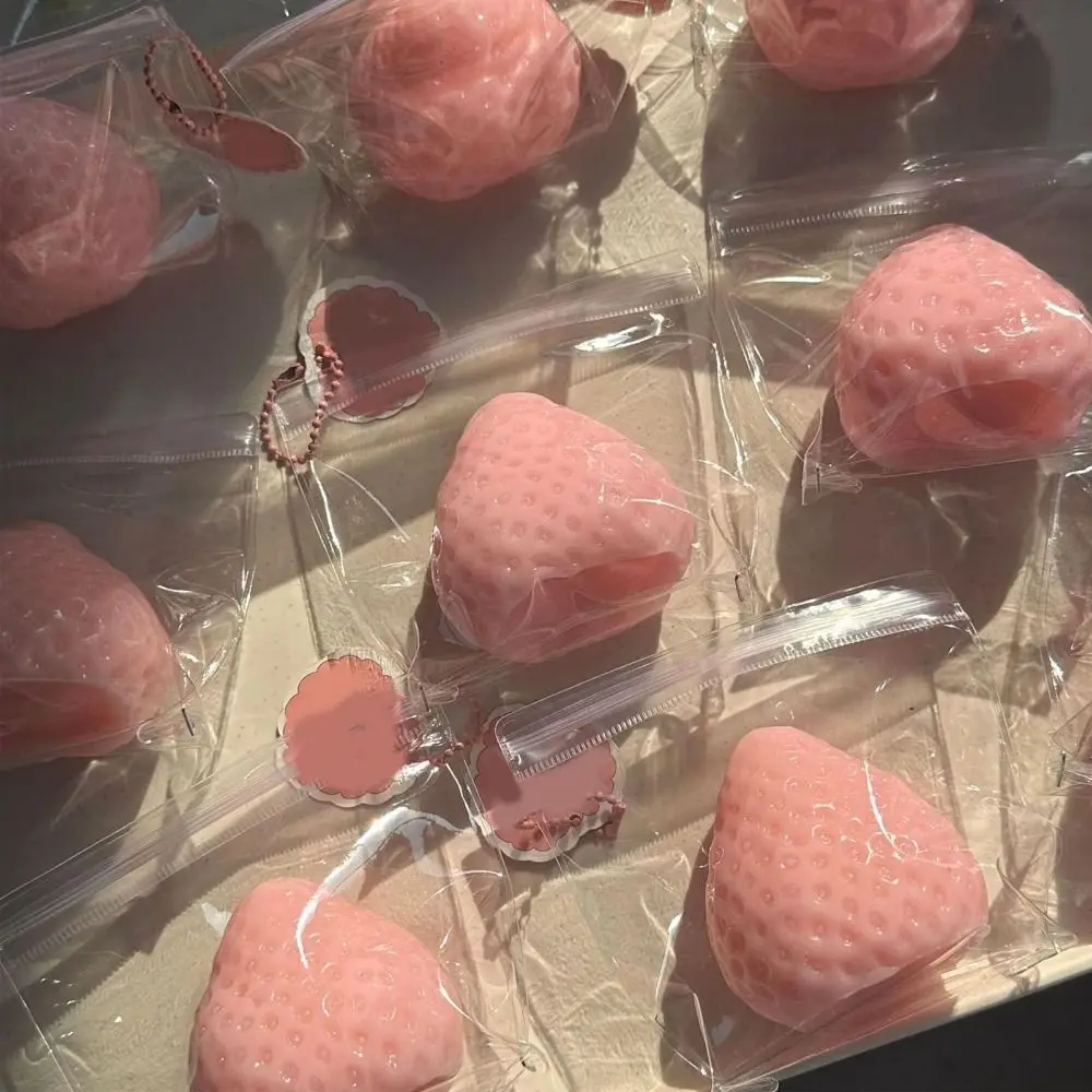 Kawaii Super Zacht Aardbei Stress Speelgoed Simulatie PVC Decomprimerend Knijpspeeltje Verlichten van angst Stress Relief Speelgoed Cadeau