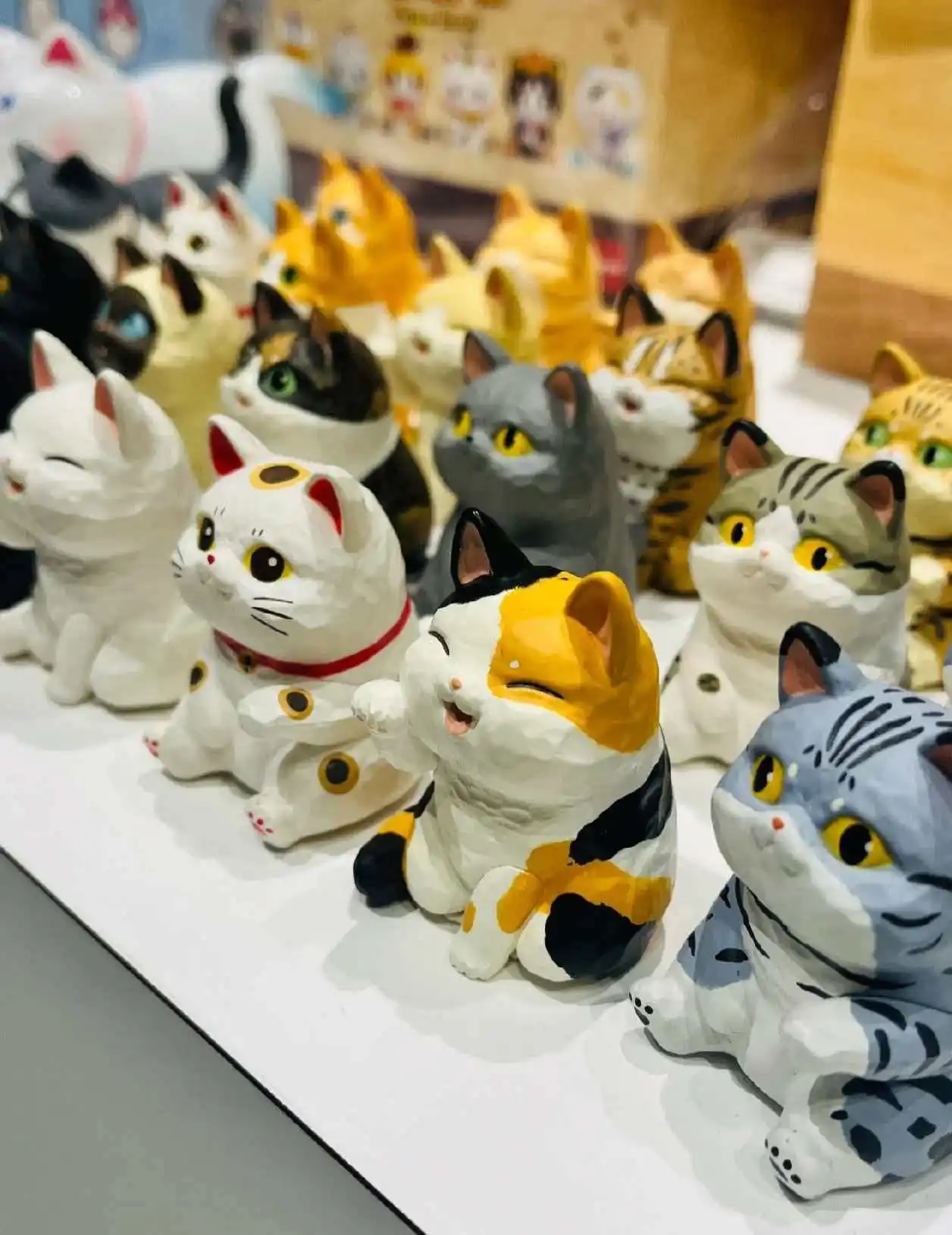 

New Products In Stock Wooden Carved Cat Island Blind Box Figurines Cute Cat Figurines Desktop Ornaments Holiday Surprise Gifts