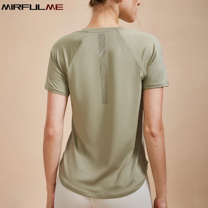 Women Loose Yoga Shirts Breathable O-Neck Sports T-Shirts Elastic Short Sleeves Running Shirts Curved Hem Gym Fitness Top Blouse