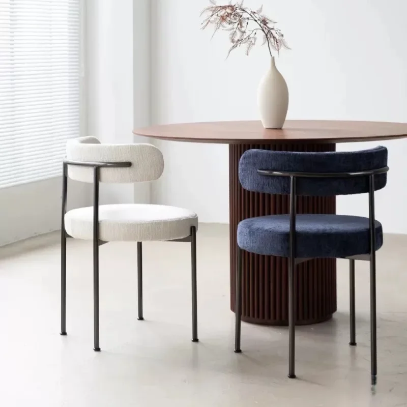 كرسي طعام فاخر حديث من القماش الأبيض الشمالي مع مسند ظهر من صوف الضأن مصنوع من الفولاذ المقاوم للصدأ للاستخدام المنزلي في المقهى وغرفة الطعام