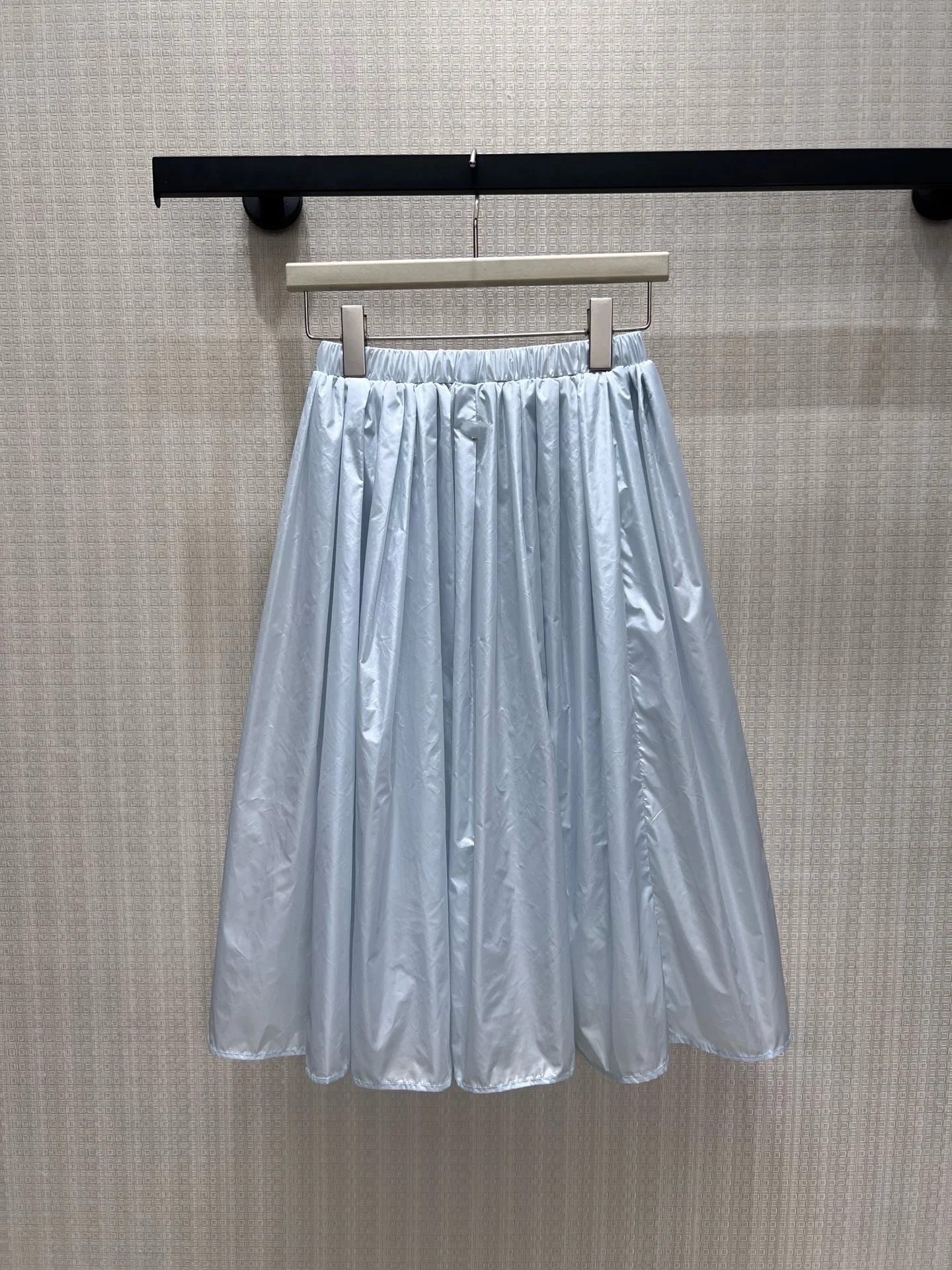 26 Xia Xin Loose-fitting Half-Dress. Elastic waist, A-shaped wide hem, nylon half-dress body.