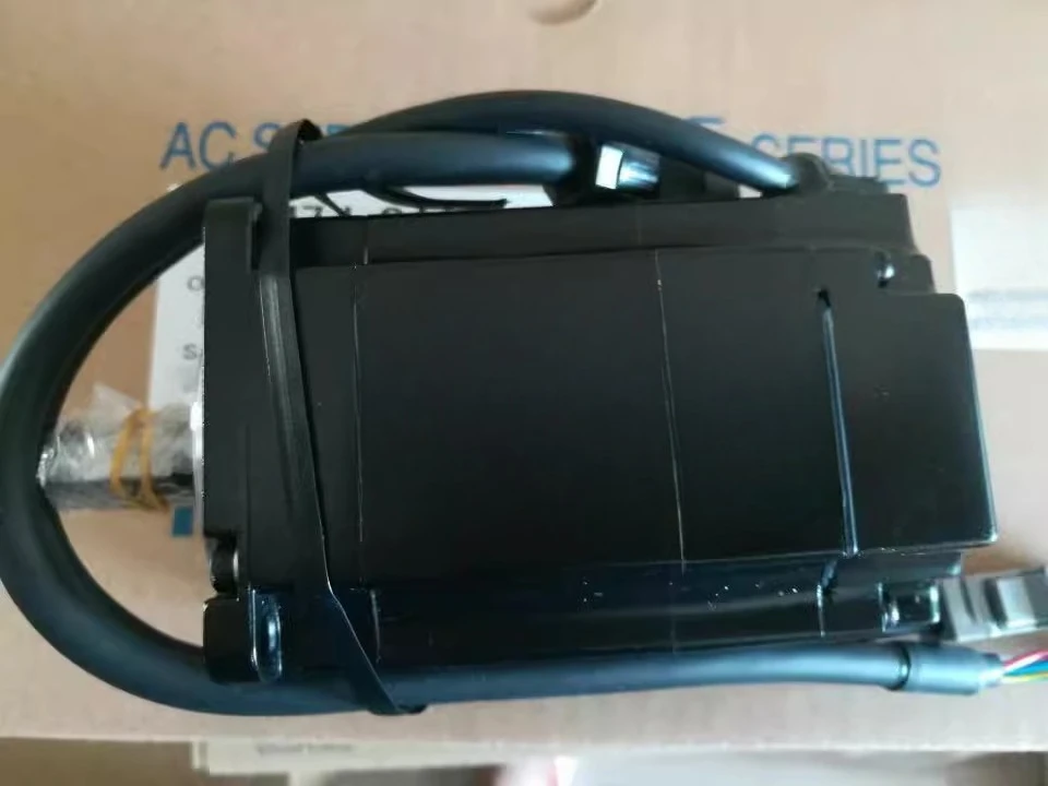 

Servo SGM7J-02AFC6S SGD7S-1R6A00A002 Genuine warranty for 1 year