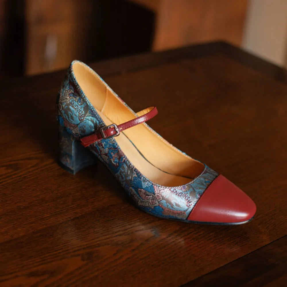 

Women's Shoes The Retro Chinese Style with Embroidered Cheongsam Has A Shallow Round Head and A Buckle Strap Colour