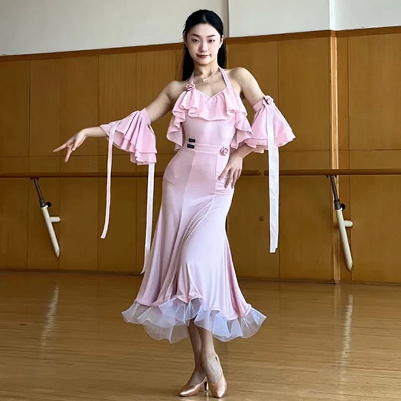 ห้องบอลรูมเต้นรําเสื้อผ้าผู้หญิง Ruffled เสื้อกระโปรงผู้ใหญ่สีชมพูสีดํา Latin เครื่องแต่งกาย Waltz Ballroom Dance ชุด BL11208