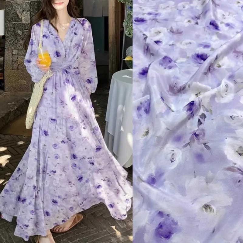 

Фиолетово-белая тонкая шелковая крепдешинная ткань с цветочным принтом для шитья шелковой ткани для летнего платья, юбки, брюк, пижамы R2529