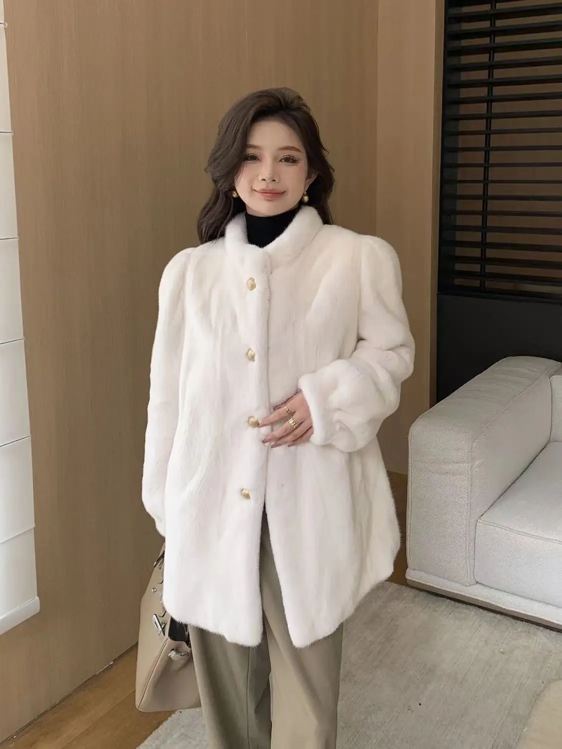 معطف ماكسي من الفرو الصناعي معاطف نسائية بحزام ممتاز لفتاة الأعمال الطليعية وجيوب مخفية معطف فاخر قابل للتمدد