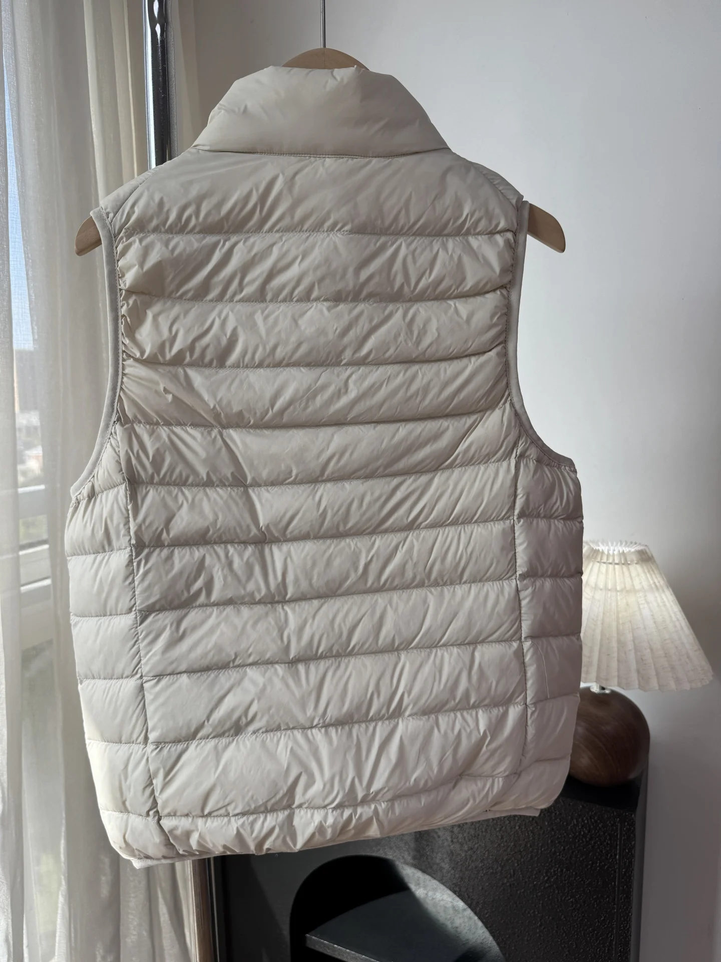 新しい軽量レディースダウンベスト秋オールマッチスタンドアップカラーコートシンプルな無地通勤ノースリーブトップ