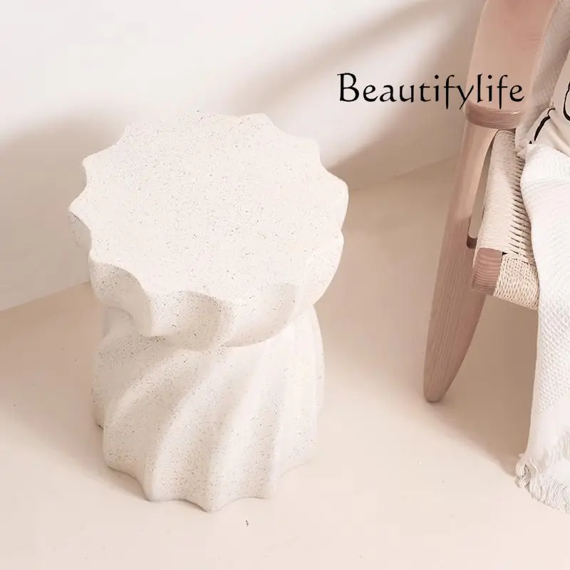 

Versatile Creamy Nordic Coffee Tables - Chic Small Round Tables for Bedroom, Café & B&B Decor