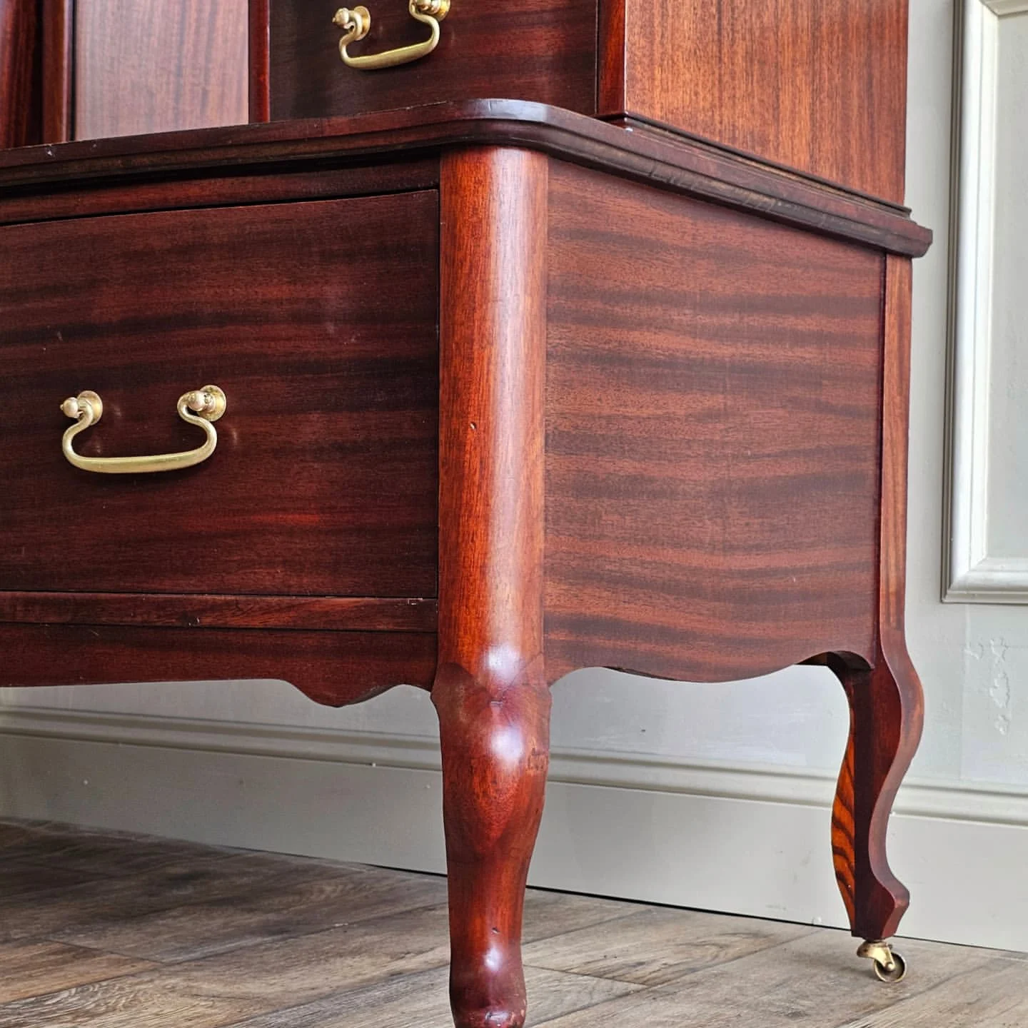 Retro solid wood engraved dresser bedroom home with mirror cabinet integrated cabinet
