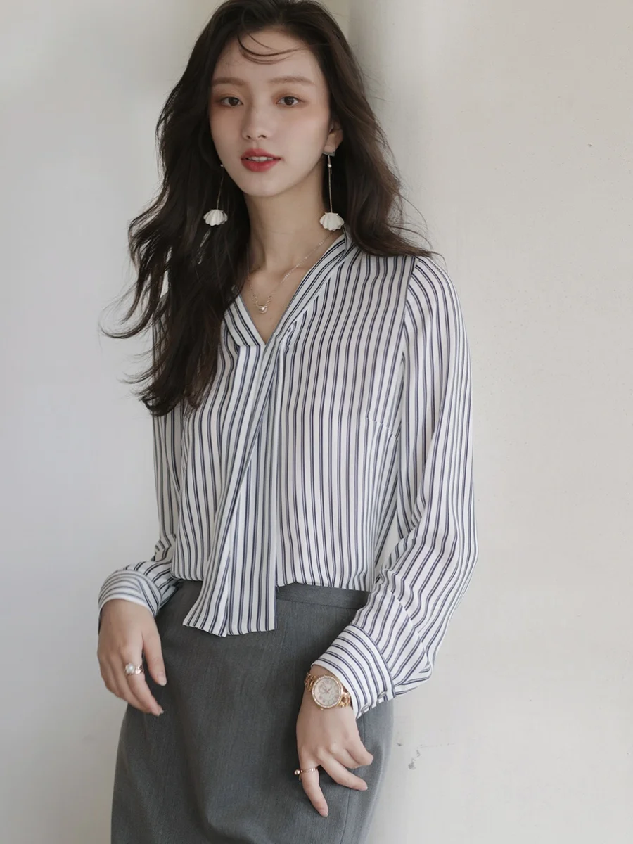 

OffiY Busin Casual irt Inner Wear Long Sve Striped Commute V-Ne Polyester Fiber Straight Cut Women's irt