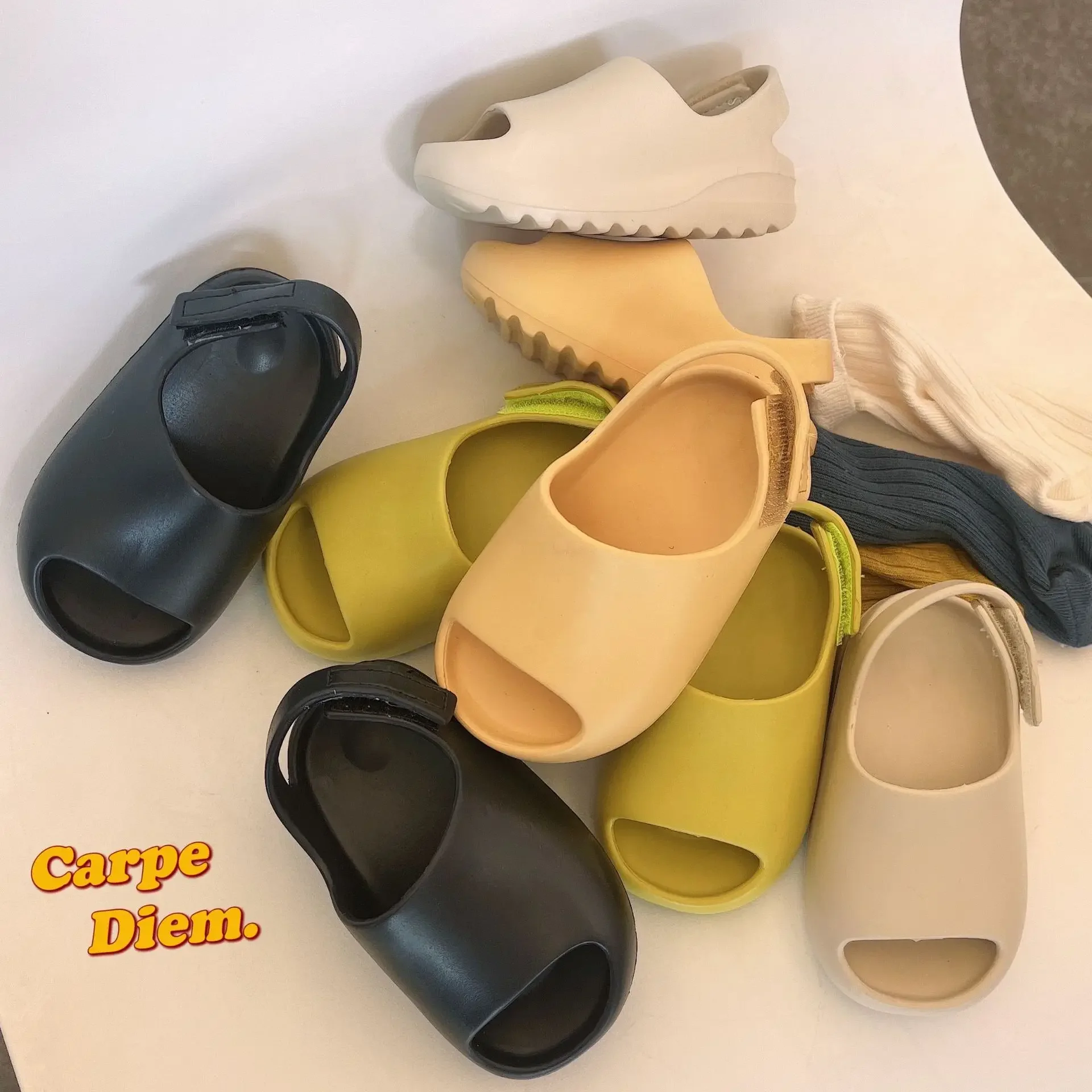 Children Shoes 2024 Summer New Fashionable Korean Style Slippers Boys and Girls Sandals Light Solid Color Beach Shoes