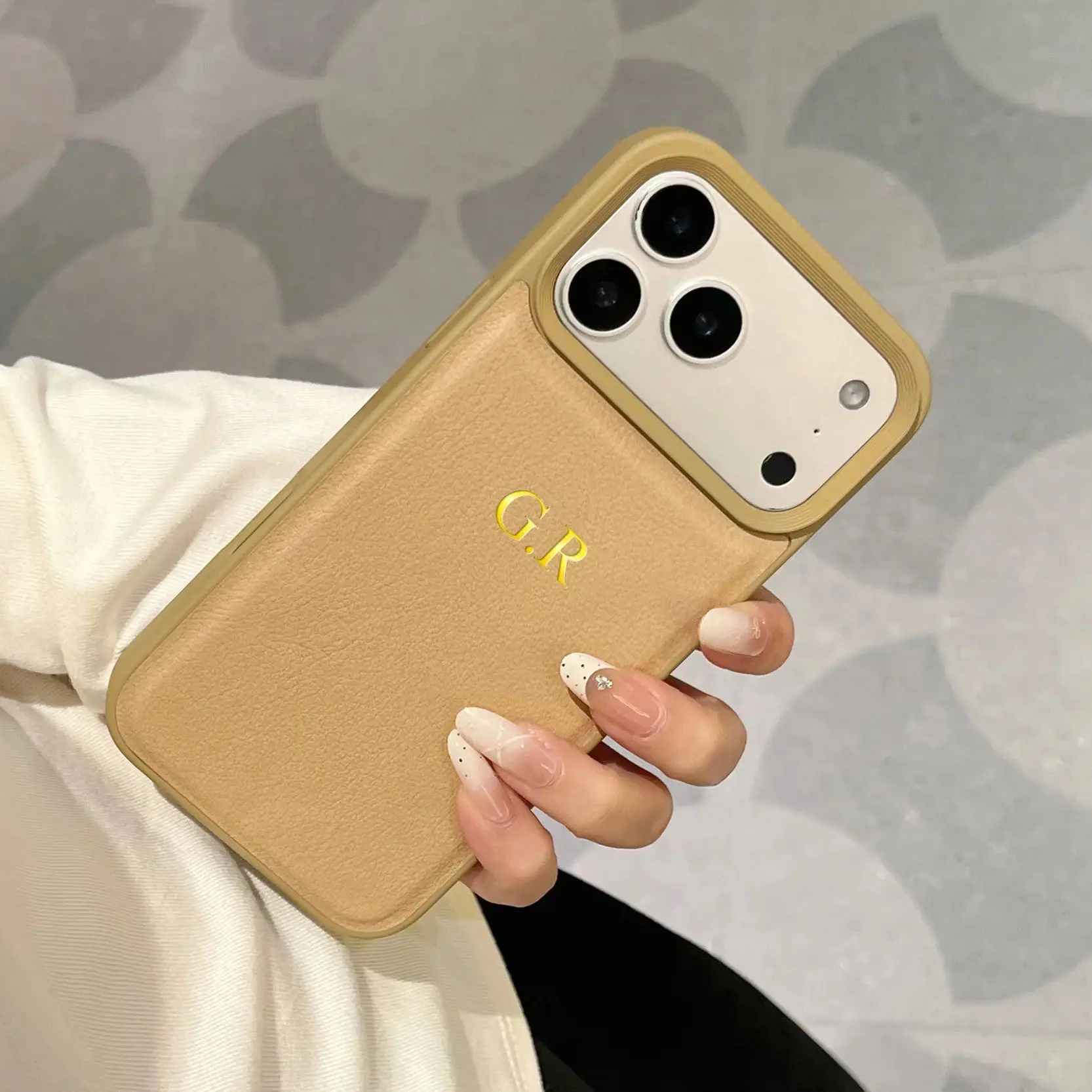 Personalisierte Luxus-Kunstlederhülle mit individuellem Namen für iPhone 18 17 16 15 14 13 12 11 Pro Max Air, Heißgoldfolien-Gravur – Detail 4